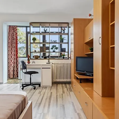 Ultracentral Quiet Modern Studio With Free Parking Lejlighed