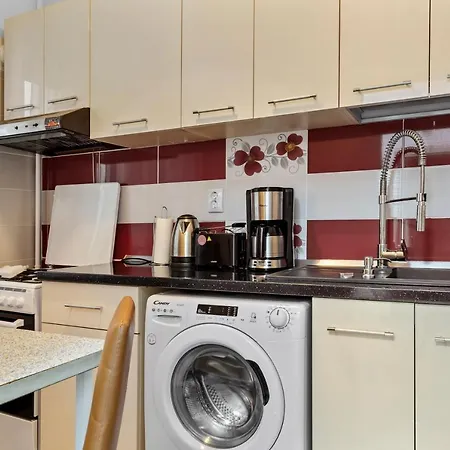 Ultracentral Quiet Modern Studio With Free Parking