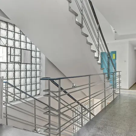 Ultracentral Quiet Modern Studio With Free Parking