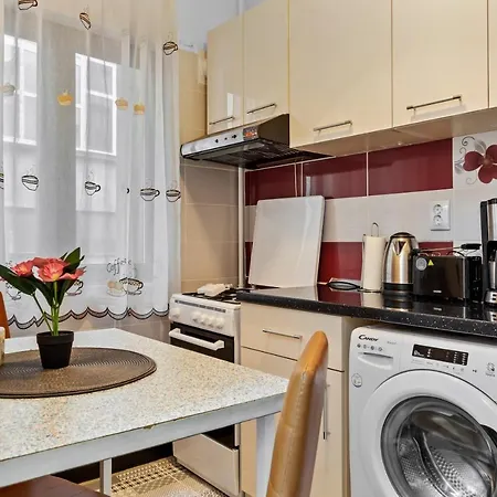Ultracentral Quiet Modern Studio With Free Parking *